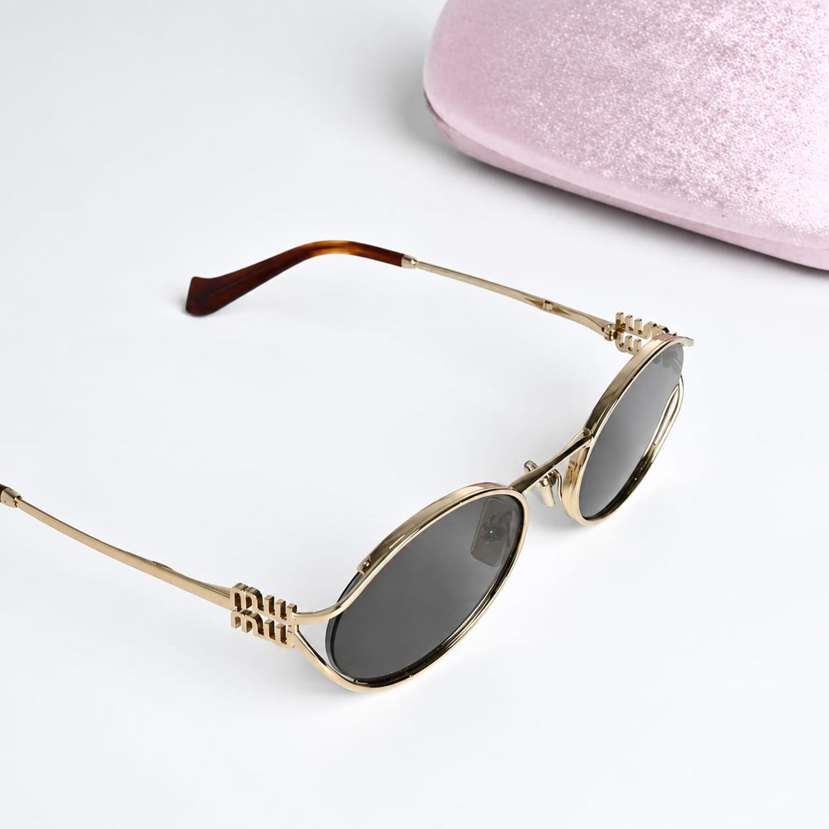 Lunettes de Soleil Ovales Dorées et Marron – Élégance Vintage