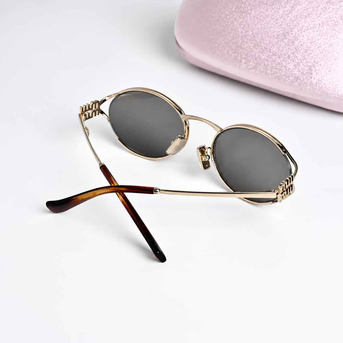 Lunettes de Soleil Ovales Dorées et Marron – Élégance Vintage