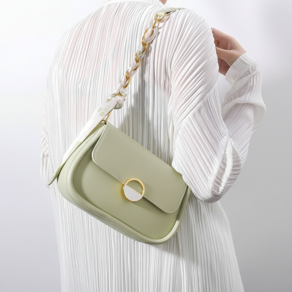 Sac à Main Vert Pastel avec Chaîne Dorée & Foulard Décoratif